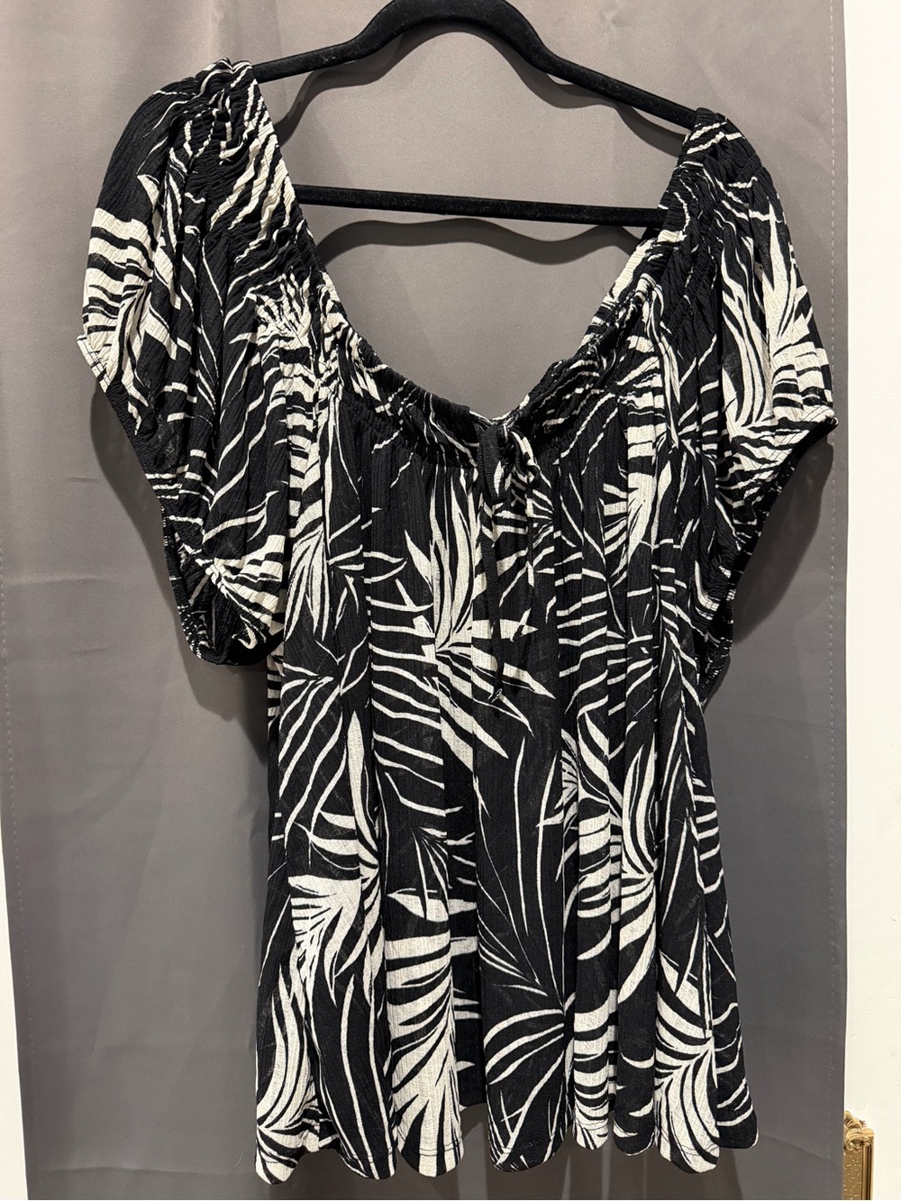 Torrid: Black & White Leaf-Print Women’s Peasant Top